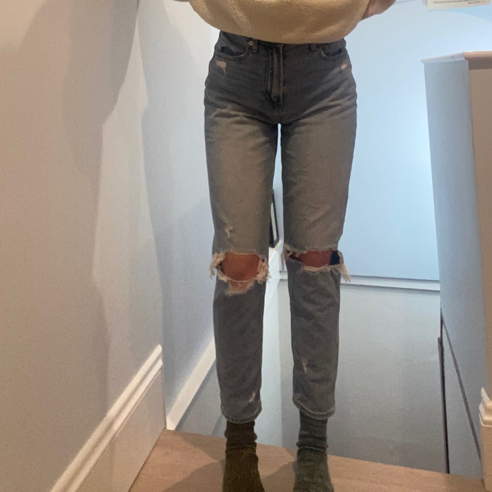 American Eagle Ripped Jeans - Picture 4 of 4